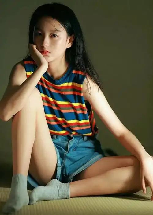 悬疑剧《第七个证人》封面